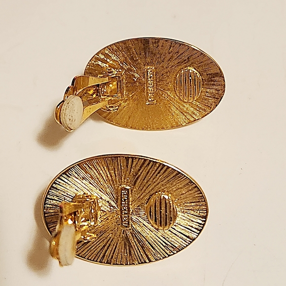 Authentic Richelieu Vintage Gold Earrings - Picture 2 of 5